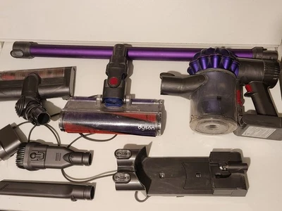 Dyson V6 Fluffy Cordless Vacuum Cleaner Hoover, Good Battery & Accessories  - Image 1 of 4