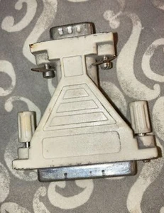 Conector adaptador -25 pines hembra a 9 pines macho. Usado en excelente estado - Imagen 1 de 4