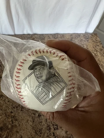 Mickey Mantle 1956 Replica Signed 40th Anniversary Baseball (Sealed In Package) Cover