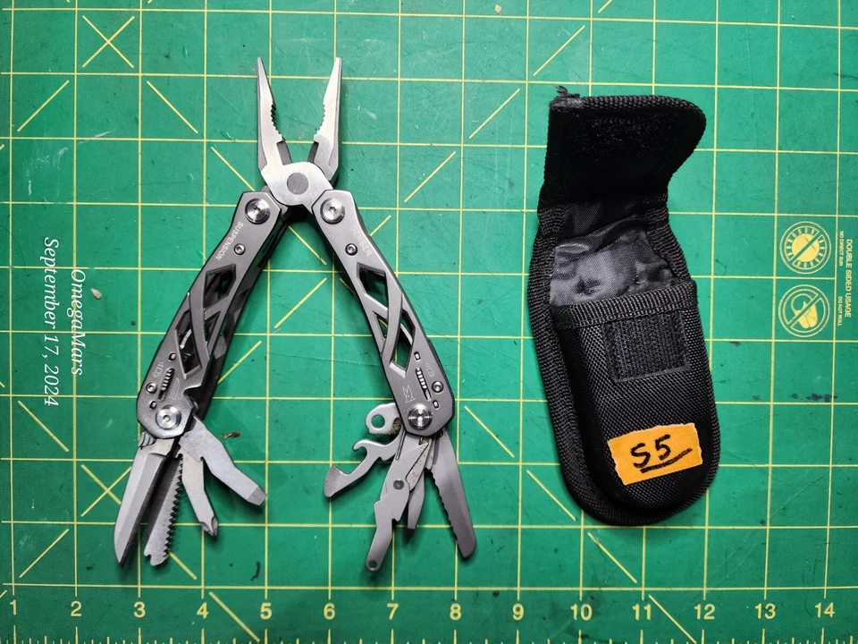 Gerber Suspension w/sheath looks and feels brand new #S5 - Image 1 of 4