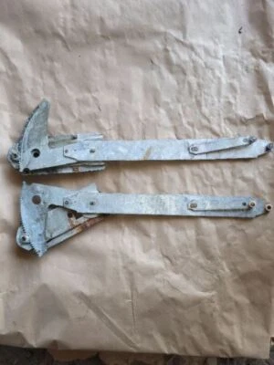 63 64 PONTIAC OLDSMOBILE CHEVROLET CONVERTIBLE MANUAL DOOR WINDOW REGULATORS - Image 1 of 4