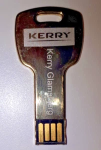 KERRY, Kerry Glamsbjerg/Dänemark, usb stick, voll mit südamerikanischer Musik! - Afbeelding 1 van 4