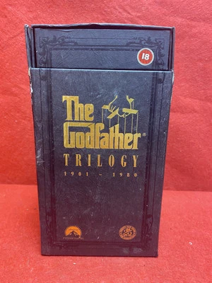 The Godfather Trilogy VHS Box Set Anniversary 25th With Collectors Booklet Foto 1 de 4