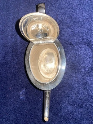 Tetera de plata esterlina con sello de soltero Londres 1880 Foto 1 de 3