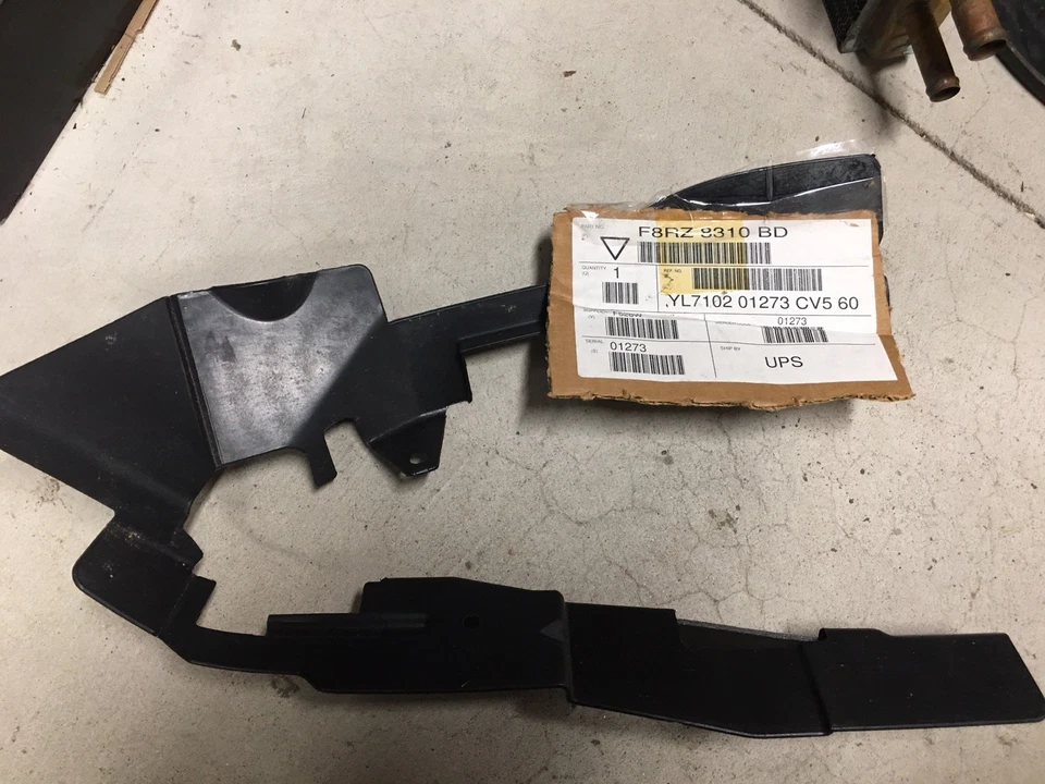 NEW F8RZ8310BD RIGHT RADIATOR AIR DEFLECTOR 1999/2000 COUGAR AUTO TRANS ONLY - Image 1 of 1