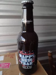 Budweiser Feliz Año Nuevo 2001 Botella de Cerveza Grande 15" Alto Vidrio Repujado Vacía - Imagen 1 de 4