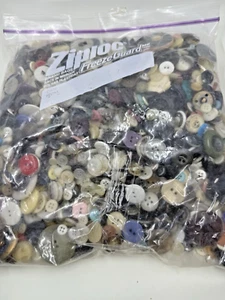 Bolsa de 3 libras de botones vintage todos los tamaños estado mixto álbumes de recortes o manualidades - Imagen 1 de 6