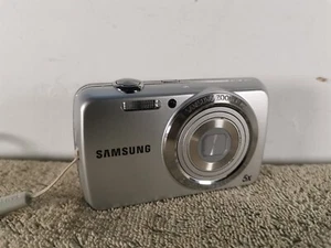 Cámara digital Samsung PL22 14,2 MP plateada probada unidad desnuda  - Imagen 1 de 7