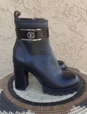 Botín Louis Vuitton Star Trail | Raro todo negro. Usado una vez. Foto 1 de 4