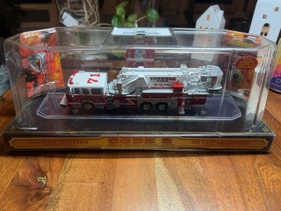 Code 3 1:64 Ladder 71 Yonkers NY Fire Department FDNY - Bild 1 von 4