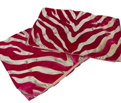Juego de 2 fundas de almohada CALDEIRA de terciopelo rosa y rayas doradas de cebra HECHAS EN REINO UNIDO Foto 1 de 4