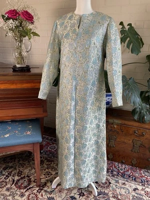 VESTIDO FORRADO VINTAGE AÑOS 60 PLATA SUAVE AZUL TEXTURIZADO BROCADO HASTA EL SUELO- *Leer Foto 1 de 4