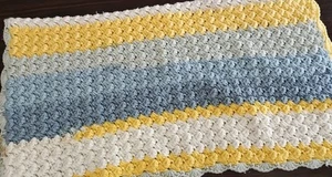 Handgefertigter Überwurf, Decke, afghanisch, Krippengröße, gelb, blau, grau, Vintage, 25" x 28" - Bild 1 von 7