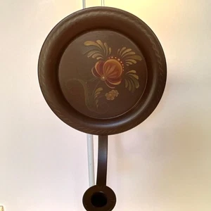 Schöner Vintage handbemalter Tole Kerzenhalter, Wandleuchter; weinrot und orange - Bild 1 von 6