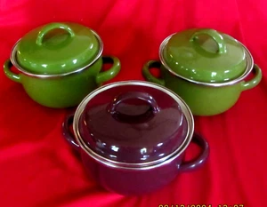 LOT OF 3 COLORFUL INDIVIDUAL 2 CUP ENAMEL CASSEROLE BEAN POTS WITH LIDS - Picture 1 of 6
