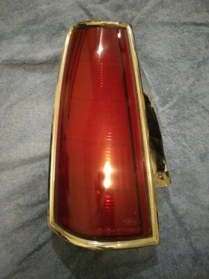Luz trasera Lincoln Mark VII Foto 1 de 4