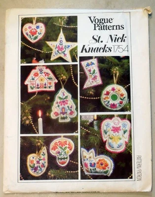 VTG VOGUE 1754 PATTERN ST NICK KNACKS ORNAMENTS STOCKINGS TRANSFERS FELT UC/FF - Image 1 of 3