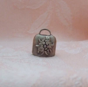Vintage EDELWEISS FLOWER BELL ~ CLAPPER MOVES Dije Plata HECHO EN FRANCIA - Imagen 1 de 5