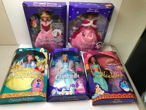 Lotto Disney Classic Cenerentola, Gelsomino, Bella Invernale, Biancaneve, Bella + Bestia - Foto 1 di 1