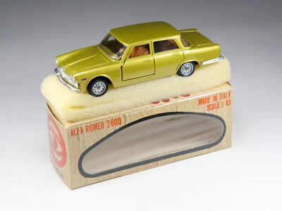 MEBETOYS - A4 - Alfa Romeo 2600 Berline - Jaune Métallisé - En boite - Photo 1/4