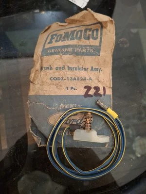 Nuevo de Lote Antiguo 1960-1962 Ford Falcon Futura Ranchero Comet S-22 Anillo de Cuerno Cepillo de Contacto Foto 1 de 2