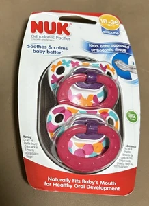NUOVI 2pk NUK Ciucci Ortodontici Silicone 18-36m Rosa/Viola Farfalla Senza BPA - Foto 1 di 2