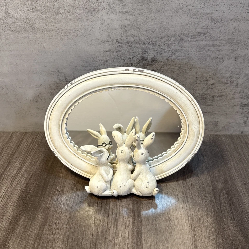 "Raz Imports conejos con gafas mirando en el espejo blanco envejecido ovalado 8"" x 5,5""" Foto 1 de 4