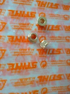 3 BOCCOLE IN OTTONE PRODUTTORE DI APPARECCHIATURE ORIGINALI STIHL MS440 044 MS460 046 COVER SUPERIORE 0000 963 0808 - Foto 1 di 1