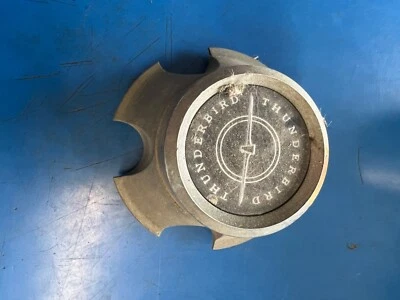 Центральный колпак колеса Ford Thunderbird (B11133) - Изображение 1 из 3