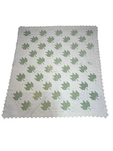 Vintage HANDMADE GREEN MAPLE LEAF PATCHWORK QUILT 90” x 81” Grandma’s Homemade - Bild 1 von 16
