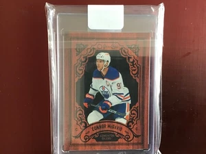 CARTE HOCKEY CONNOR McDAVID WOODY VARIANT - Foto 1 di 2