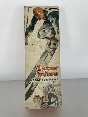 Calcetines Mocasín Publicitarios De Colección 1950 SOLO EN CAJA Anuncio Artístico Esquí Lodge Cabina Decoración Foto 1 de 4