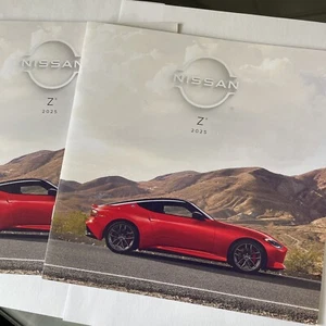 Lot of 2 2025 Nissan Z  Brochures Brand New'25  Fast Shipping  Nismo New! - Bild 1 von 7