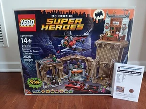 CAS Graded (80.7) LEGO DC Comics Super Heroes: Classic TV Series - Batcave 76052 - Picture 1 of 4