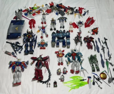 Lote de brinquedos bonecos japoneses vintage Gundam Bandai com armas, diversos, acessórios - Imagem 1 de 4