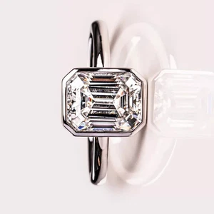 Anello di Fidanzamento Lunetta Moissanite Taglio Smeraldo 3,56 Ct Placcato Oro Bianco 14k - Foto 1 di 10