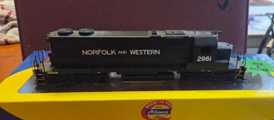 HO Scale Athearn SD39 N&W DCC with Sound #2961 - Image 1 of 2