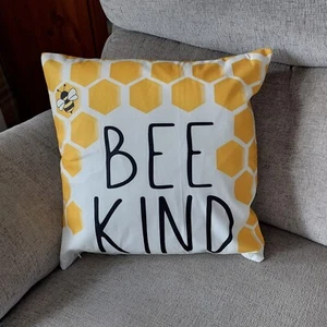 Bee Kind Cushion Cover 18 x 18in 45 x 45cm gift Be Kind Bumble Bee Honeycomb - Picture 1 of 1