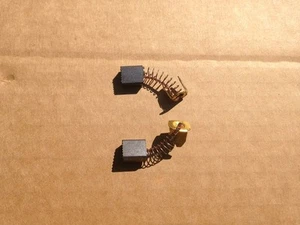 UNIVERSAL 2 X CARBON BRUSHES 5MM x 8MM x 9.4MM TOOL PARTS - Picture 1 of 1