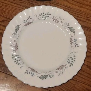 Royal Doulton Glen Auldyn 10 5/8" Dinner Plate - Picture 1 of 6