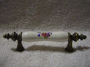 7 - VINTAGE CERAMIC HANDLE WITH A FLOWER MOTIF PATTERN ON THE HANDLE - Picture 1 of 9