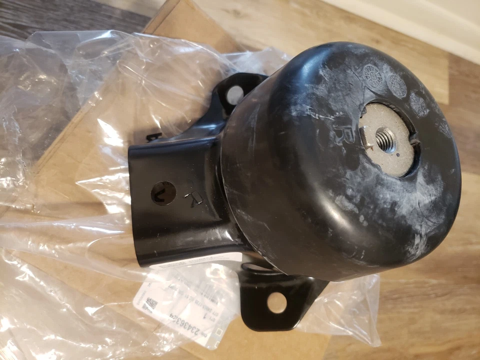 Genuine Engine Mount Right Side GM 2015-21 Chevy Colorado GMC Canyon 3.6L — 第 1/4 张图片