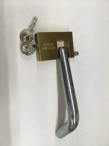 Quantity of 4 Locks keyed alike and 2 Trailer Hitch pins - Bild 1 von 2