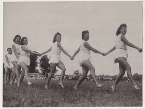 Original 30er Jahre Turnerinnen, rhythmische Tänzerinnen, gestempelt Le Matin - Bild 1 von 2