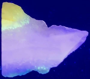 5.7g Multi-Wave UV Fluorescent Hokkaidoite Opal Hokkaido Japan SW MW LW Minerals - Picture 1 of 8
