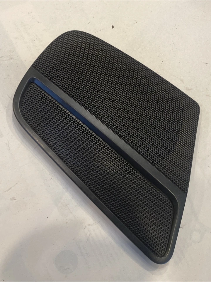 AUDI A4 A4 ALLROAD 2013-2016 - Cubierta/rejilla de altavoz puerta trasera derecha 8K0035436 Foto 1 de 3