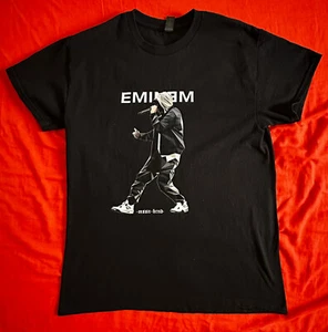 EMINEM T-Shirt 1-seitiger Grafikdruck auf schwarzer schwerer Baumwolle von Gildan Größe M - Bild 1 von 6