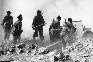 WW2 - Artilleurs français FFL en Cyrénaïque en 1942 - Picture 1 of 1
