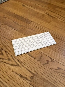 Apple Magic Keyboard - US English - White/Silver Model A1644 - Afbeelding 1 van 7