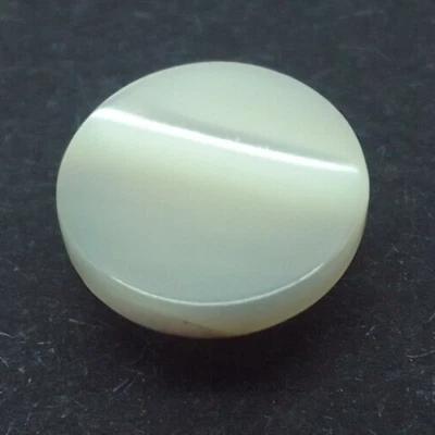 Echter runder 10mm Perlmutt Natur-Ösen-Knopf Hemdenknopf aus edler Perlmuschel - Bild 1 von 2